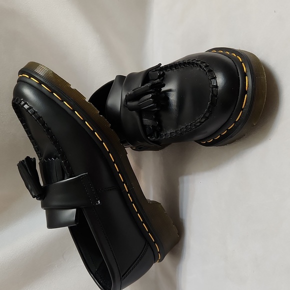 Dr. Martens Shoes - Dr. Martens Adrian Tassel Leather Casual Black Loafers (Uni M Size 7, W Size 8)